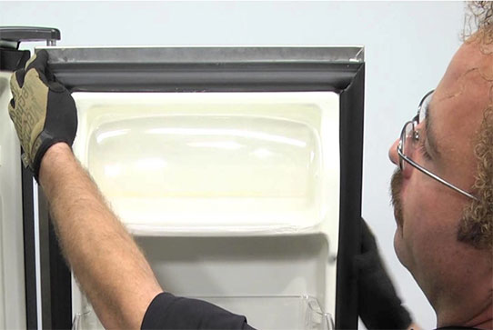 Перенавеска дверей холодильника в Воскресенске